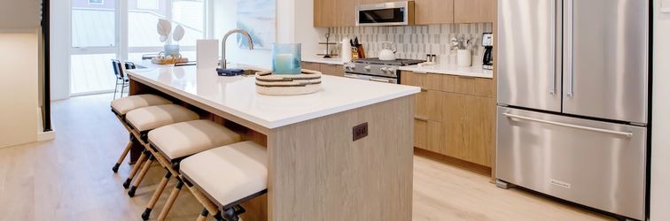 Khác Luxe Seaside Vacation Rental: Walk Downtown!