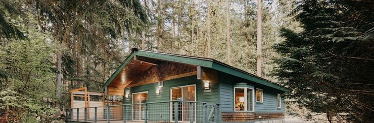 Others 60gs - Pets Ok - Soaker Tub - Deck 2 Bedroom Cabin by RedAwning