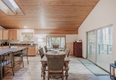 Others 2 60gs - Pets Ok - Soaker Tub - Deck 2 Bedroom Cabin by RedAwning