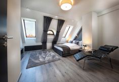 Others 6 Small Venice Apartments