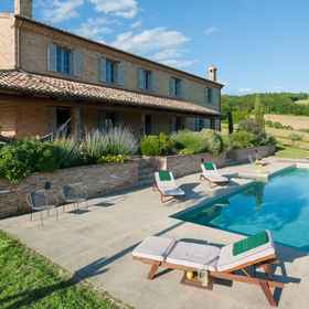 Room 1 Casa Vita 8 Emma Villas, Bolognola Hotels