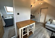 Others 5 Remarkable 1-bed Apartment in Glastonbury