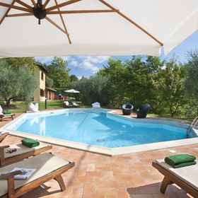 Room 1 Casale Degli Ulivi 10 2 Emma Villas, Macerata Feltria Hotels