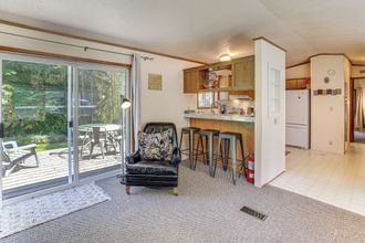 Lainnya 4 Glacier Home w/ Deck - 18 Mi to Mt Baker Ski Area!