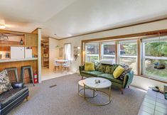 Lainnya 5 Glacier Home w/ Deck - 18 Mi to Mt Baker Ski Area!