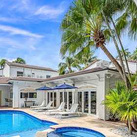 Room1Grand Historic Residence Walk to Beach Heated Pool Outdoor Kitchen Hibiscus Key Residences,Fort Lauderdale別墅