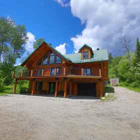 Room 1 Le St-c me- Spa-piscine- Billard - Ski Val St-c me, Saint-Thomas Hotels