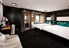 Others 3 Alisa Cruise Halong