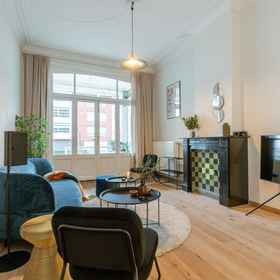 Room 1 Authentic Townhouse Near the Beach of Blankenberge, Khách sạn Arrondissement Brugge