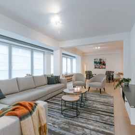 Room 1 Spacious Apartment With Parking on Prime Location, Arrondissement of Bruges Apartments