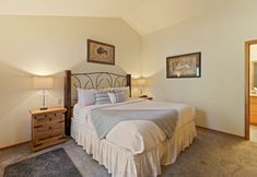 其他 4 37 Kinglet 4 Bedroom Home by RedAwning