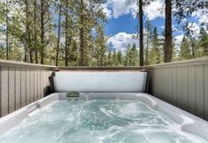 其他 2 37 Kinglet 4 Bedroom Home by RedAwning