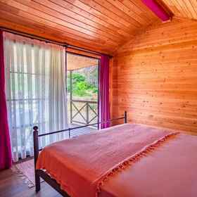 Room 1 อิซเกนบังกะโลว์ จิราลิ, โรงแรม & ที่พัก Kemer Ilcesi