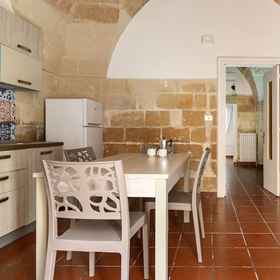 Primary image 1 3936 Corte dei Falconi by Barbarhouse, โรงแรม & ที่พัก Roman Amphitheatre of Lecce