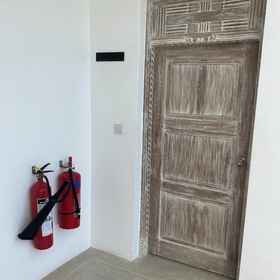 Interior entrance 1 อาฮาดี บีชฟรอนท์ 2 ห้องนอน โดย YourHost, โรงแรม & ที่พัก Kilifi