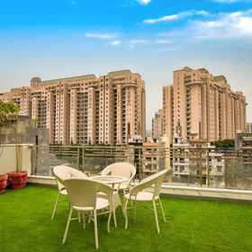 Room 1 Glamorous 1 Bhk Apartment w Balcony Gym, Citrus Cafe by Lemon Tree Hotels