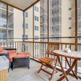Interior 1 Downtown Atlanta Condo: Balcony, Walkable Area, โรงแรม & ที่พัก Five Points