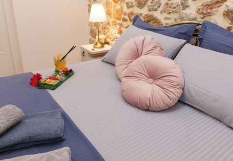 อื่นๆ Pireas Jewel New Design Apt w Backyard