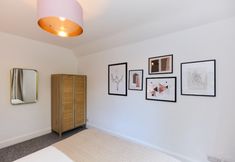 Others 3 The West Byfleet Place - Modern 3bdr Flat With Garden