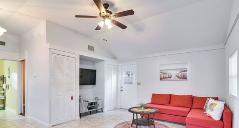 Lain-lain 2 Cozy St Pete Home ~ 2 Mi to Madeira Beach!