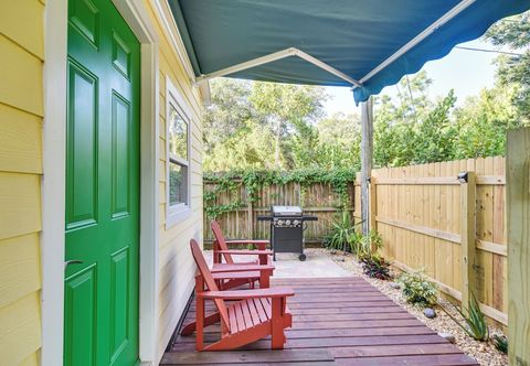 Lain-lain Cozy St Pete Home ~ 2 Mi to Madeira Beach!