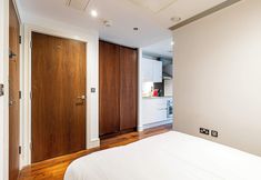 Others 3 Chic Studio With Skyline Views