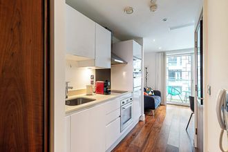 Others 4 Chic Studio With Skyline Views