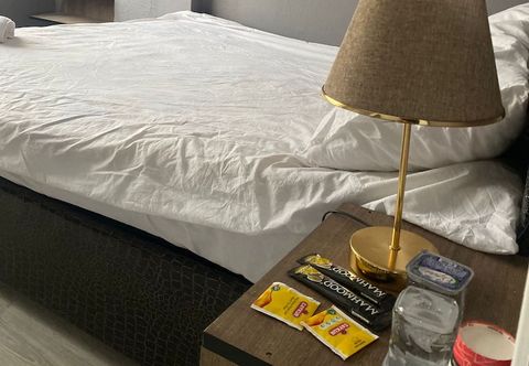 Others Airport Forest Room