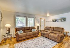 Lain-lain 4 Half Mi to Beach: Rockaway Beach Home w/ Grill!