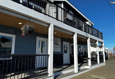 อื่นๆ Dock Street Inn