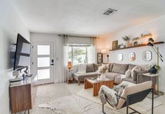 Others 2 Redington Beach Coastal Retreat - Walk to Beach!