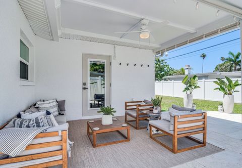 Others Redington Beach Coastal Retreat - Walk to Beach!