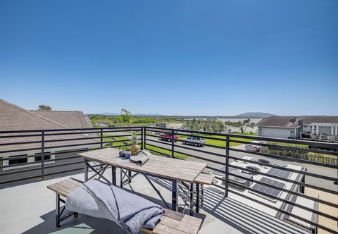 其他 Sleek Ferndale Home w/ Ocean & Mountain Views!