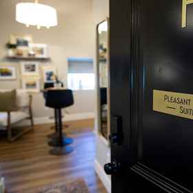 Interior entrance1加德公共客棧及餐廳,格兰特县飯店