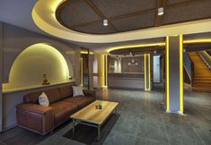 기타 5 Monk Resort Hotel