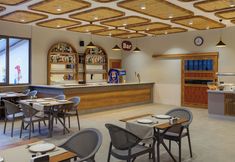 기타 4 Monk Resort Hotel