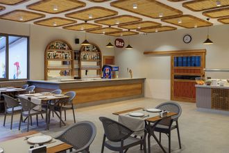 기타 4 Monk Resort Hotel