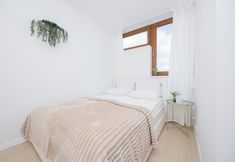 Others 2 Capitol Apartment by Renters