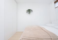 Others 3 Capitol Apartment by Renters