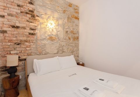 Others Liiiving in Gaia - THE WINE SIDE XI