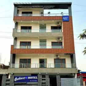 Primary image 1 ラディアント ブルー ホテル, ノイダ セクター 61 ホテル