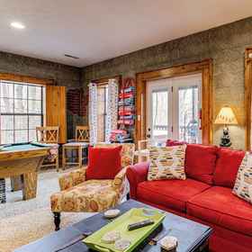 Interior 1 易于进入的皮吉恩福奇小屋,配有热水浴缸!, 鸽子谷岛 酒店