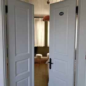 Room1瑜伽精品飯店,图兹拉海滩公园飯店