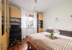 其他 6 Green and Brown Apartment by Renters