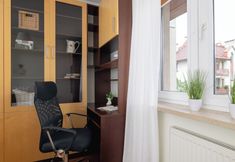 其他 3 Green and Brown Apartment by Renters