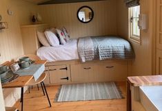 Others 2 Shepherdshut-cotswolds-petfriendly-woodburner