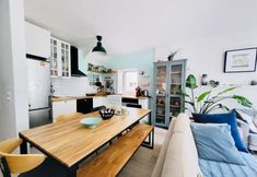 Lain-lain 5 Large 2 bedrooms house with parking