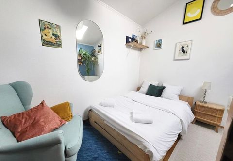 Lain-lain Large 2 bedrooms house with parking