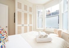 Others 2 Elegant Flat Near Notting Hill by Underthedoormat