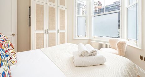 Others 2 Elegant Flat Near Notting Hill by Underthedoormat